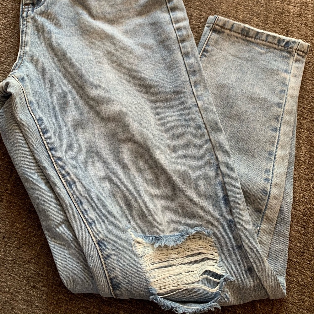 Riot PLT ripped knee Mom jeans
